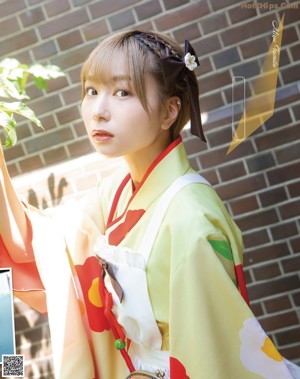 A woman in a kimono is posing for a magazine.